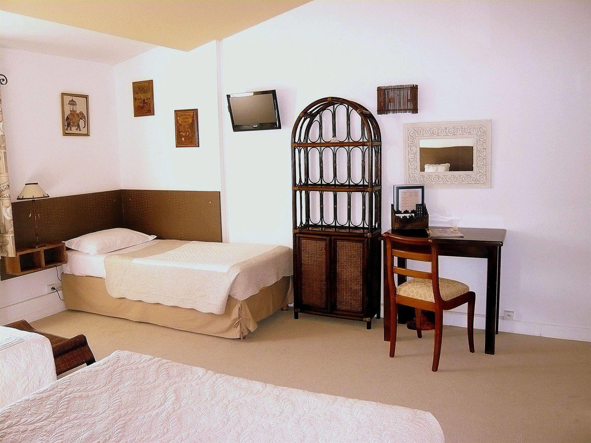 Hotel Mistral Mas-Blanc-des-Alpilles Exterior photo